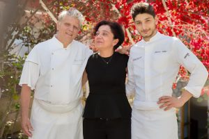 Lo chef Mellino con la moglie Rita ed il figlio Fabrizio che ha vinto il premio Giovane Chef d'Italia 