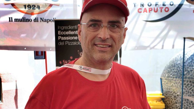 Il Campione del Mondo, Michele Leo, con la sua pizza STG