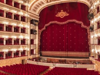 Veduta del Teatro Bellini di Napoli