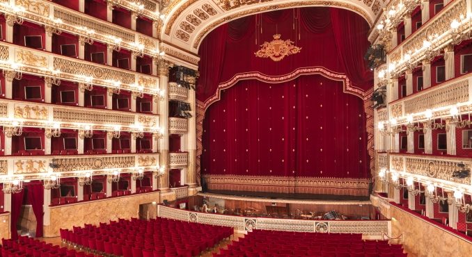 Veduta del Teatro Bellini di Napoli