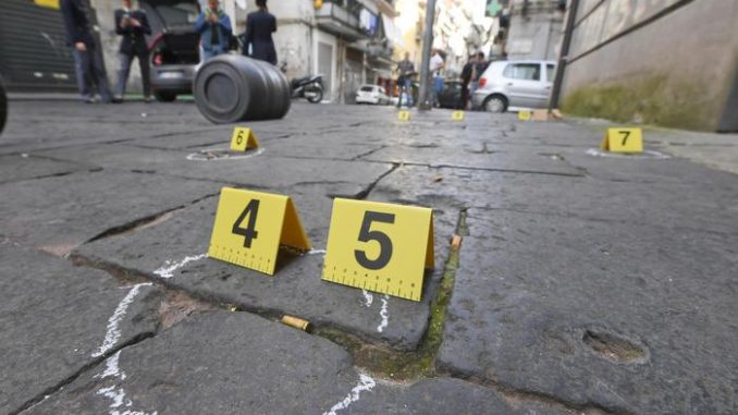 Colpi esplosi in strada a Napoli, terzo episodio in 48 ore