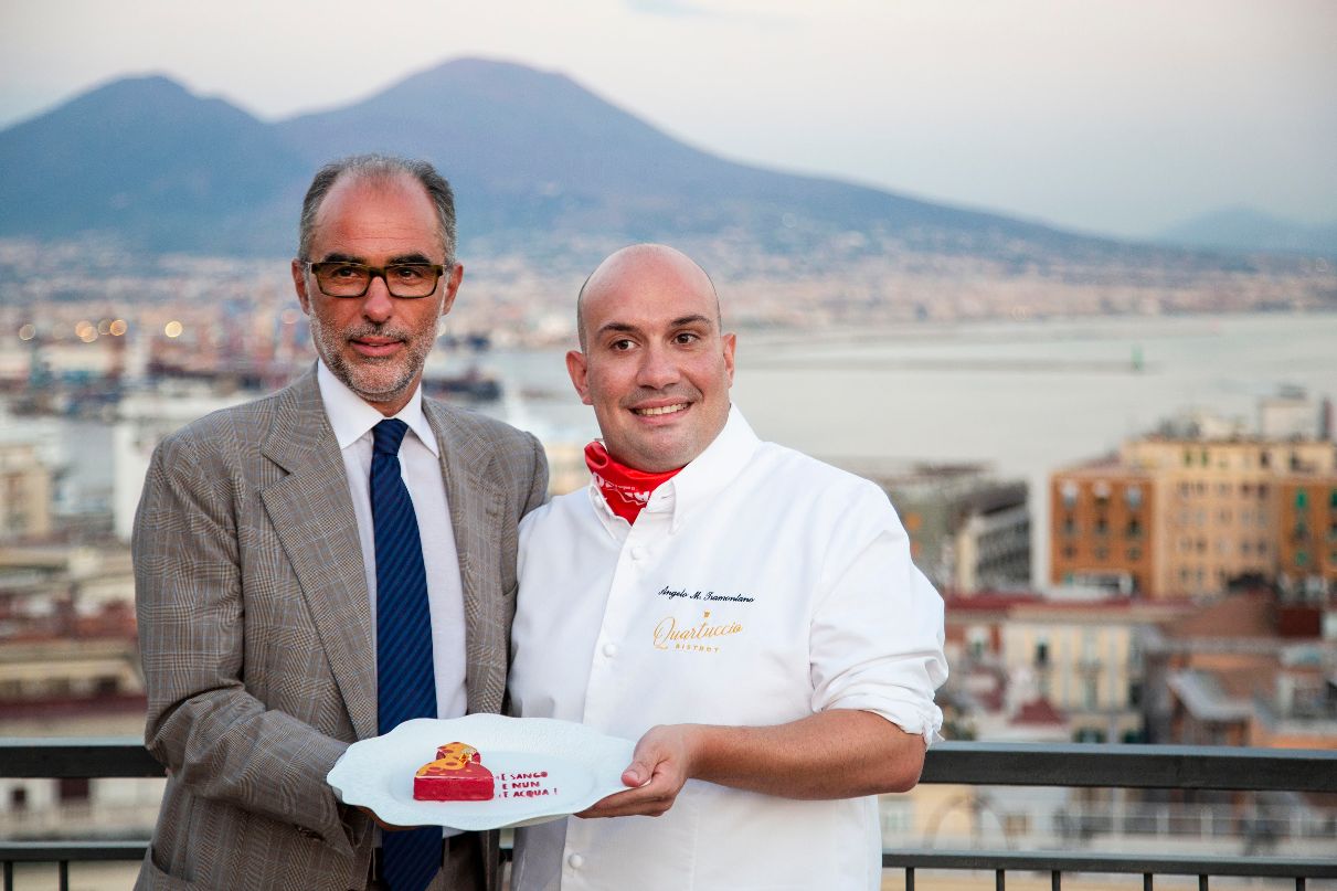 Antimo Caputo con Angelo Maria Tramontano – vincitore della terza edizione del concorso San Gennà…Un Dolce per San Gennaro – Foto di Giuseppe Carfora