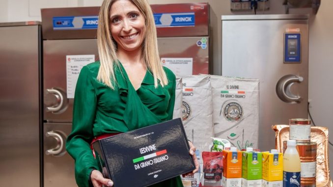 Sabrina Dallagiovanna con la Capsule collection leDivine (foto Carlo Fico)