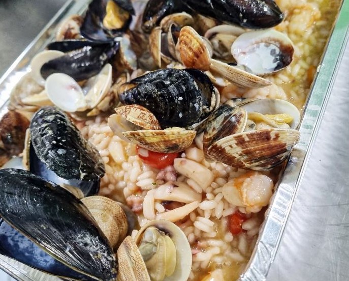 Risotto alla pescatora da asporto alla pescheria Mare Blu di Paino di