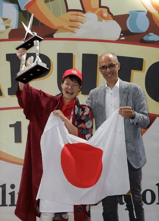 Madoka Shibamoto premiata da Antimo Caputo – Miglior Pizza Contemporanea