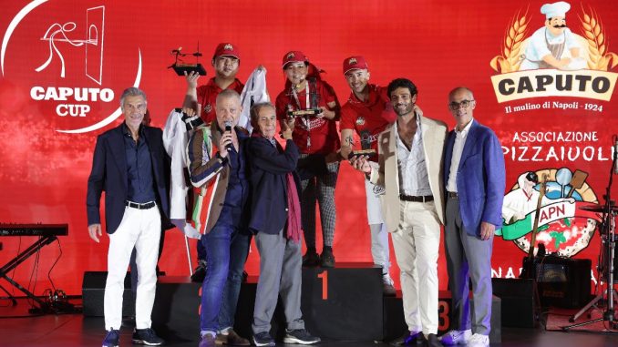 XXI edizione Campionato mondiale del Pizzaiuolo 2024 - il podio con la famiglia Caputo
