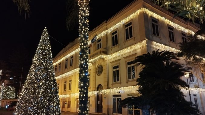 403_Piazza_Matteotti_a_Natale_-_SantAgnello-678×381